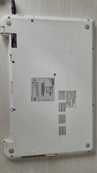 Portátil Toshiba L50D Win11 + Cargador Original