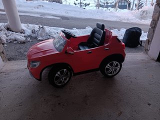 Coche eléctrico Mercedes GLA rojo infantil