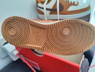 Zapatillas Nike Dunk Low Marrones y Blancas