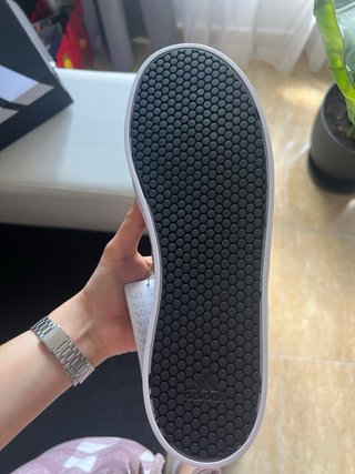 Zapatillas Adidas en gris y negro