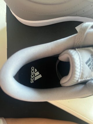 Zapatillas Adidas en gris y negro