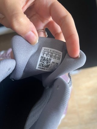 Zapatillas Adidas en gris y negro