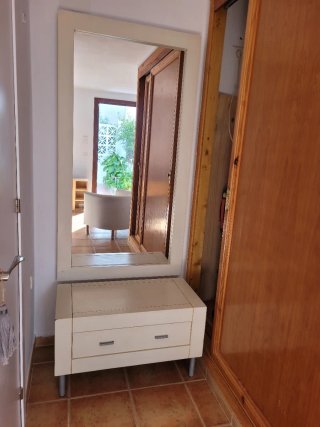 Espejo con mueble de almacenaje beige