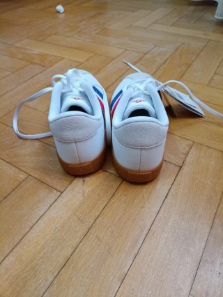 Zapatillas Adidas niño talla 35.5 (sin estrenar)