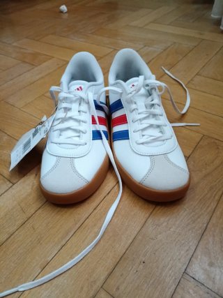 Zapatillas Adidas niño talla 35.5 (sin estrenar)