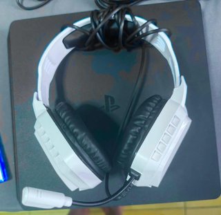 Pack PS4 Slim + 5 Juegos + Mando + Auriculares