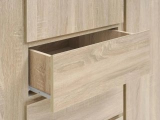 Armario de madera y mimbre