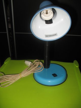 Luminária de mesa juvenil azul