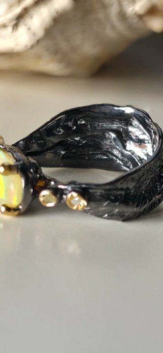 Precioso anillo joya de autor opalo y diamantes