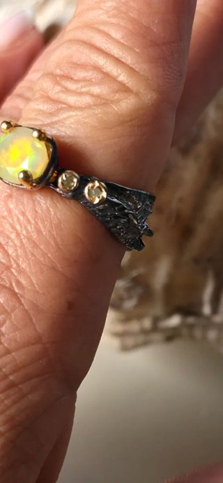Precioso anillo joya de autor opalo y diamantes