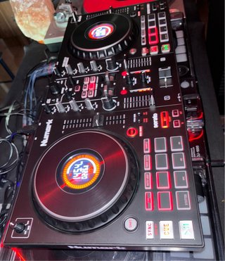 Numark Mixtrack Platinum FX + Soporte