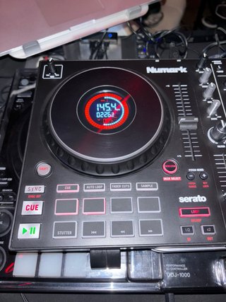 Numark Mixtrack Platinum FX + Soporte