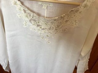 Blusa Stradivarius bordada talla S