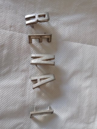 Letras Renault Relieve