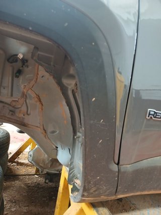 ALETIN DELANTERO IZQUIERDO Jeep Renegade (BU)(2014->)