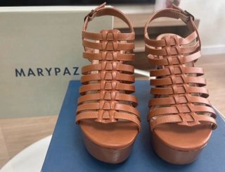Sandalias de tacón marrones