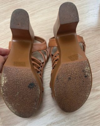 Sandalias de tacón marrones
