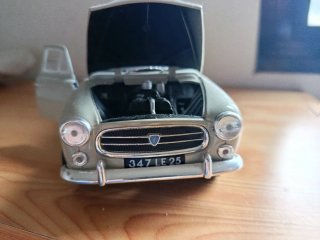 Miniatura Peugeot 403