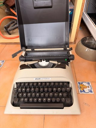 Máquina de escribir Olivetti Lettera 10