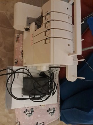 Máquina de Coser SINGER 14SH754 (Remalladora)