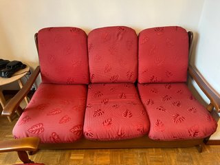 Sofá Cama de Madera y Tela Roja