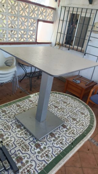 2 televisores , 2 juegos de sillas ,cabeceros ,etc