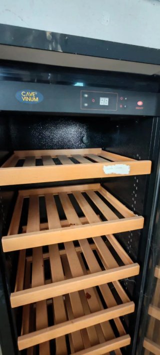 Botellero de vinos con puerta de cristal