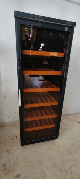 Botellero de vinos con puerta de cristal
