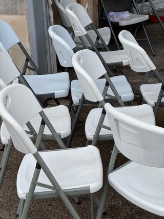Sillas Plegables Blancas y Grises