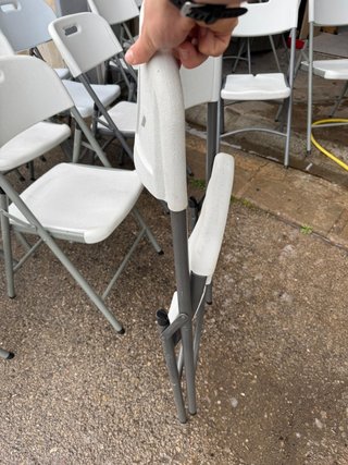 Sillas Plegables Blancas y Grises