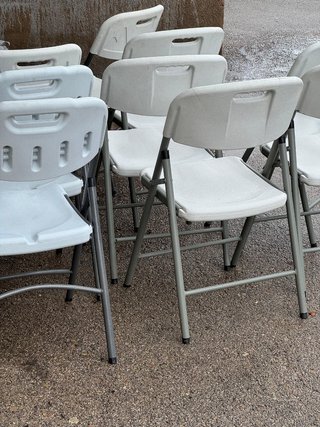 Sillas Plegables Blancas y Grises