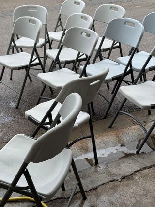 Sillas Plegables Blancas y Grises