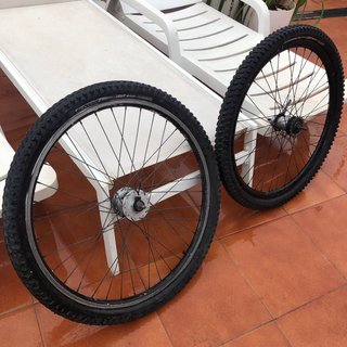 Rueda trasera 26 con dinamo Shimano Nexus