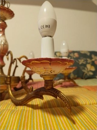 Lámpara candelabro de 6 brazos.