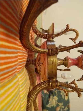 Lámpara candelabro de 6 brazos.