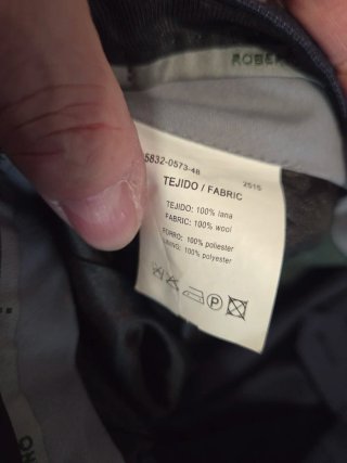 Traje de vestir azul oscuro. Roberto Verino
