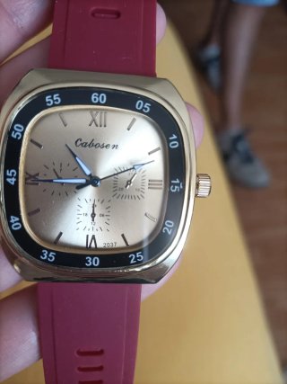 Reloj Cabosen Dorado y Rojo Elegante Unisex