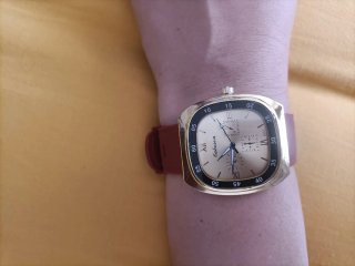 Reloj Cabosen Dorado y Rojo Elegante Unisex