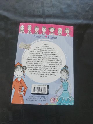 Escuela de princesas. El colgante mágico
