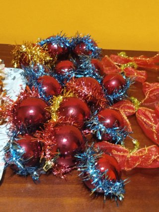 Adornos árbol Navidad: Bolas, Cintas y Cascabeles