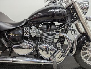 Triumph America 900