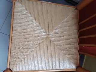 Juego de 4 sillas de madera y yute