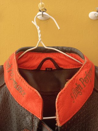 Chaqueta de moto cuero naranja y negro