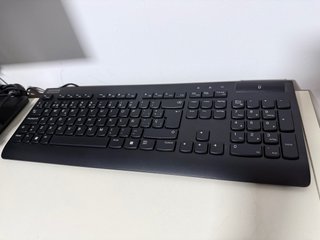 Monitor Lenovo PC Negro y Rojo y ordenador lenovo