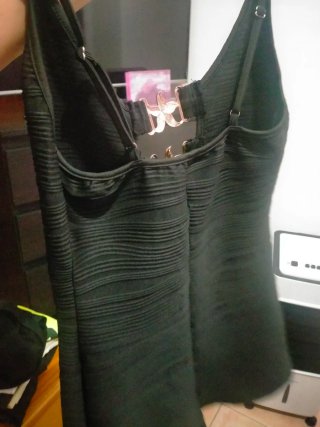 Mono negro con adornos de estrella de mar