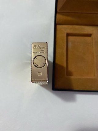 Encendedor S.T. Dupont Dorado.