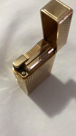 Encendedor S.T. Dupont Dorado.