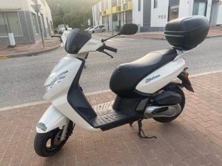 Peugeot Kisbee Blanca - ¡Como Nueva!