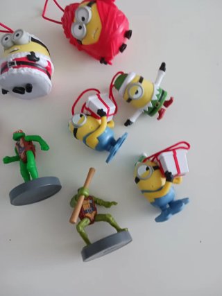 Figuras Minions y Tortugas Ninja