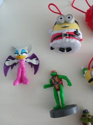 Figuras Minions y Tortugas Ninja